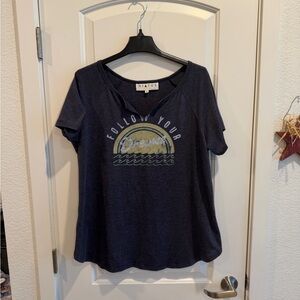 Hiatus Women's Navy 'Follow Your Dream' Graphic Tee